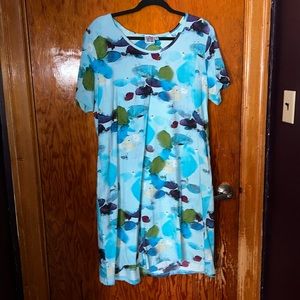 Very pretty simple dress. Blues aquas. 2 side pockets. Knee length.